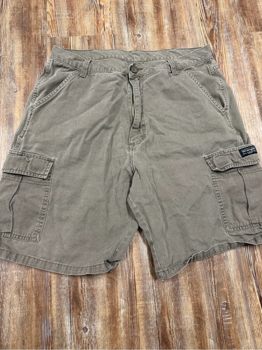 Wrangler grey cargo shorts size 34